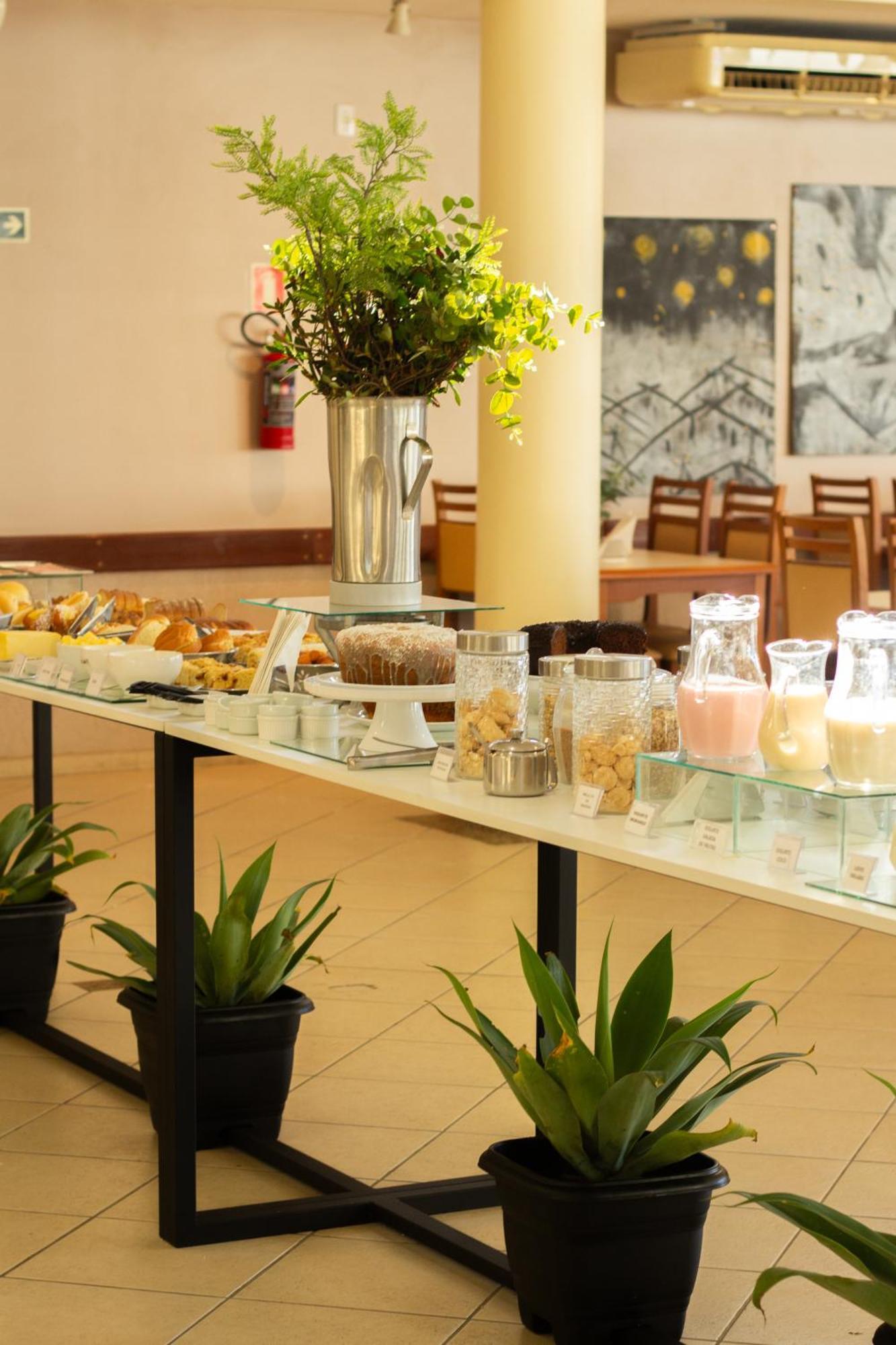 Hotel Cavera Alegrete Ngoại thất bức ảnh